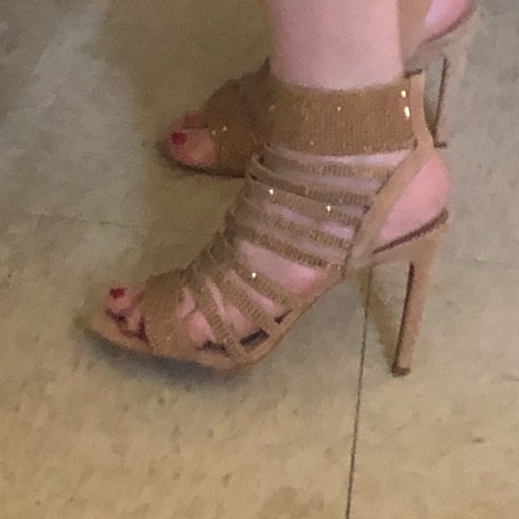 Vince Camuto nude and gold heels size 8.5 - Picture 6 of 12
